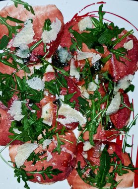 bresaola, roka ve grana padano