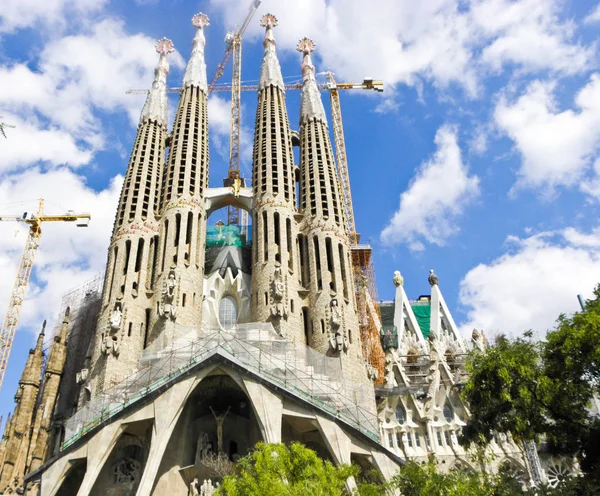 Sagrada familia Kilisesi gaudi