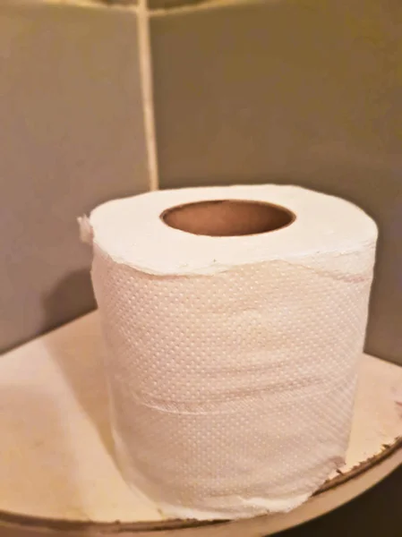 Tuvalet kağıdı tuvalet sırası — Stok fotoğraf