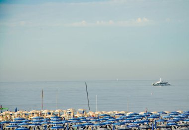 Plajda şemsiye dosyaları