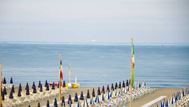 Plajda şemsiye dosyaları