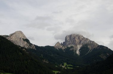 Val Fiscalina ve Val Pusteria 'daki Trentino Dolomitlerinin manzaraları