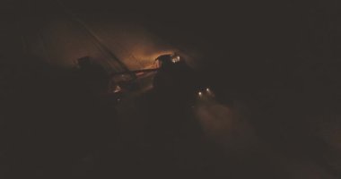 Havadan görünümü. Gece hasat toplar buğday kırpma birleştirmek