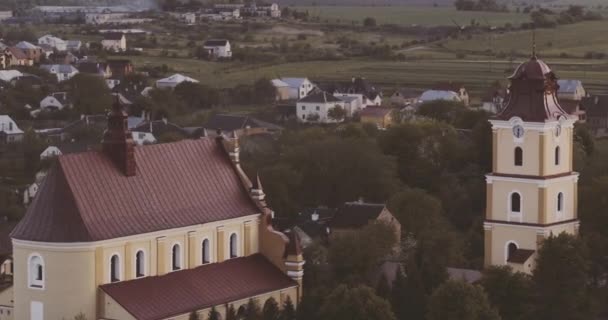 Kostel katolickiego w mieście Rudki — Wideo stockowe