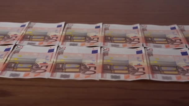Vele 50 euro op tafel — Stockvideo