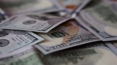 Dağınık 100 Doları