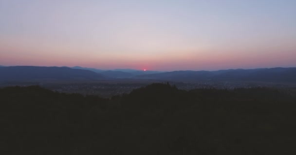 Όμορφη ανατολή του ηλίου Mountines — Αρχείο Βίντεο