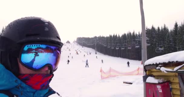 Wyciąg narciarski selfie w Mountain Resort — Wideo stockowe