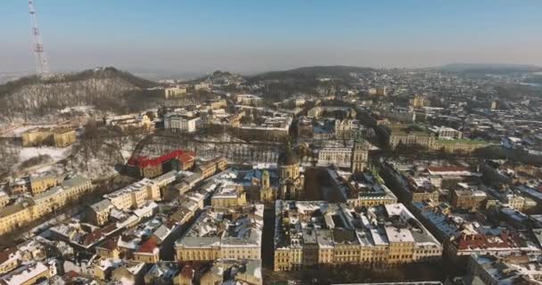 Kış sihirli şehir gün batımında — Stok video