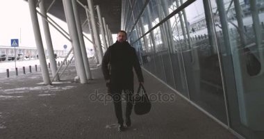 Havaalanındaki iş adamı.