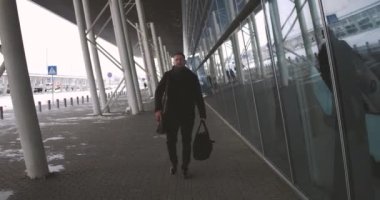 İş adam acele karşılamak için