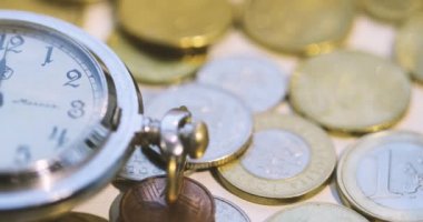 Eski cep saati açık