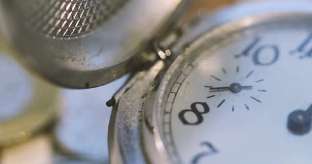 Vieille montre de poche ouverte 
