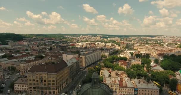 Ουκρανία Όπερα Lviv εναέρια παλιά πόλη. Κεντρικό τμήμα της παλιάς πόλης — Αρχείο Βίντεο
