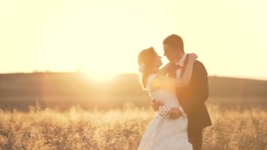 Romantik Çift yürür