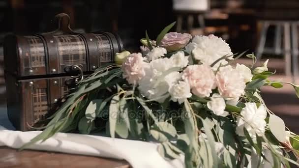 Piękny ślub tabela bukiet — Wideo stockowe