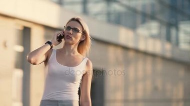 Evet sarışın kadın