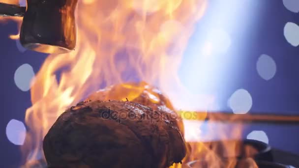 Cuisson de viande en feu 