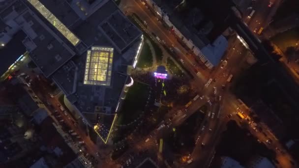 Aerial lapse Molte persone con le lanterne nelle loro mani Danza in un concerto — Video Stock