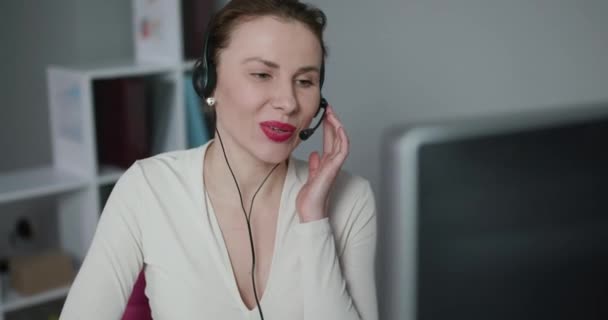 Call-centre lady employee happy of conversation with customer calling by headset — Stock Video