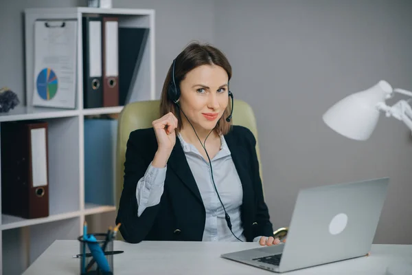 Businesswoman in Headphones Holding Paper Financial Report talk at Webcam make video call in office, business coach looking at camera speak show statistics explain marketing strategy for client. — 스톡 사진
