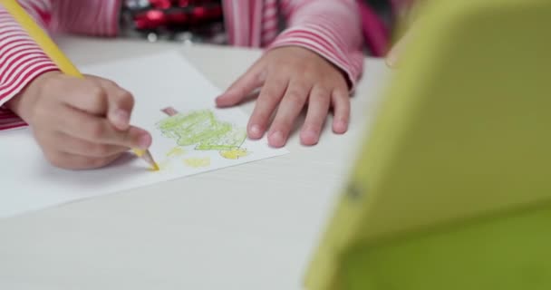 Childrens hand with pencil draws. Cute little preschooler child drawing at home — Stock Video