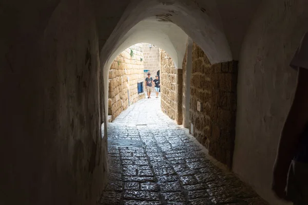 2019 Jaffa Israel Ein Mann Mit Einem Kind Läuft Die — Stockfoto