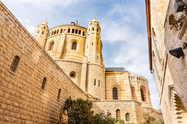 Jerusalem Israil 2019 Ein Mann Zerrissenen Kleidern Berührt Die Klagemauer — Stockfoto