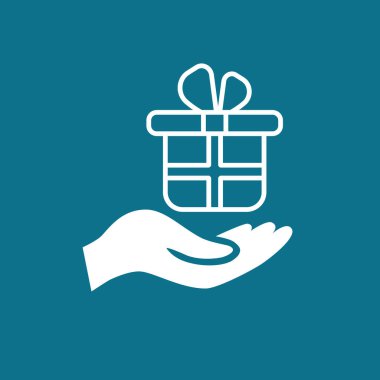 Hediye kutusu elinde.