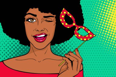 Pop art yüz. Genç seksi Afrikalı kadın karnaval maskesi gülümseyen ve nokta arka plan üzerinde göz kırpıyor onun elinde. Vektör çizim retro çizgi roman tarzı. Tatil Partisi Davetiyesi poster.