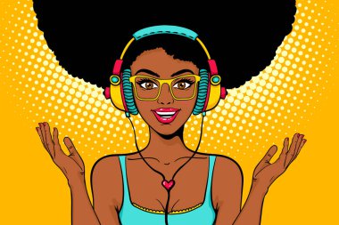 Genç seksi Afro-Amerikan siyah kadın müzik ve elleri yayılan kulaklıklar açık gülümseme. Vektör parlak arka planda pop sanat retro çizgi roman tarzı. Parti Davetiyesi poster.