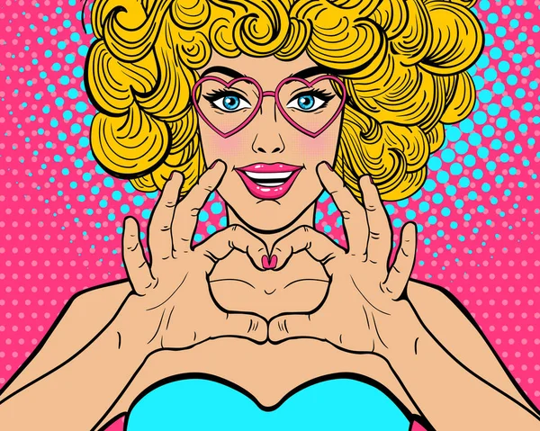 Wow visage pop art. Sexy jeune femme avec sourire ouvert et blonde coiffure bouclée dans des lunettes en forme de coeur montre signe d'amour par ses mains. Affiche d'invitation vectorielle colorée dans un style pop art rétro comique . — Image vectorielle