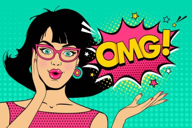 Pop art kadın yüzü Vay. Seksi sürpriz genç kadın gözlük açık ağız ve siyah saçlı ve Omg! konuşma balonu. Vektör parlak arka planda pop sanat retro komik tarzı.