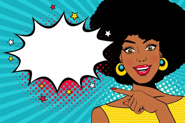 Cara feminina. Jovem sexy surpreso mulher americana africana com sorriso aberto e mão apontando em bolha de fala vazia. Vector fundo colorido no estilo pop art retro comic. Cartaz do convite do partido . — Vetor de Stock