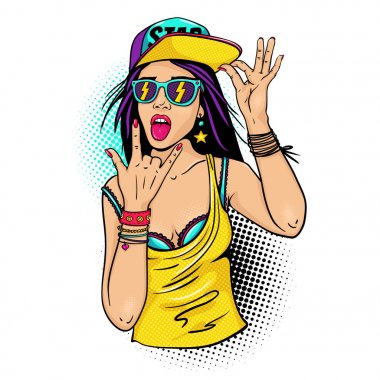 Beyzbol şapkası, gözlük ile birden parlamak, seksi genç kız tek elle rock n roll işareti ve dil ile açık ağız. Retro komik pop sanat tarzı ile beyaz arka plan üzerinde izole yarım ton vektör nesnesi.