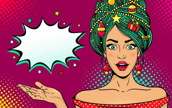 Cara de año nuevo arte pop Wow. Joven mujer sexy sorprendida con la boca abierta, árbol de Navidad en la cabeza se levanta la mano. Ilustración brillante vectorial en estilo cómico retro. Feliz Navidad fiesta invitación cartel . — Vector de stock