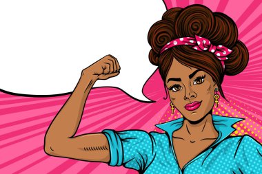 Pop art gülümseyen ve onu yumruk ve konuşma balonu yükselen koyu tenli seksi güçlü kız. Kadın güç, kadın hakları, protesto, feminizm. Vektör parlak arka planda retro çizgi roman tarzı. Davet afişi.