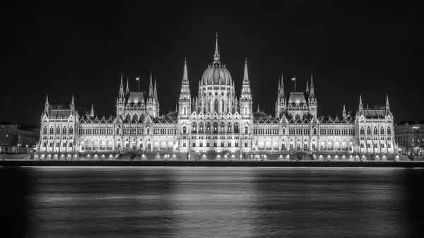 Budapeşte 'deki parlamento binası. 