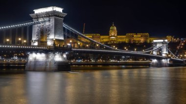 Geceleri Budapeşte 'de zincir köprü