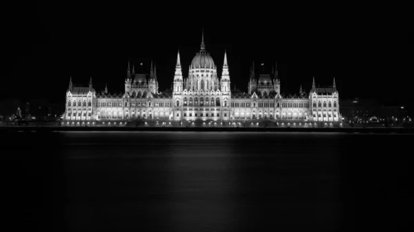 Budapeşte 'deki parlamento binası.