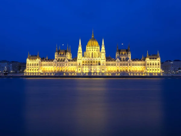Budapeşte 'deki parlamento binası.