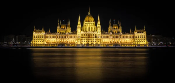 Budapeşte 'deki parlamento binası. 
