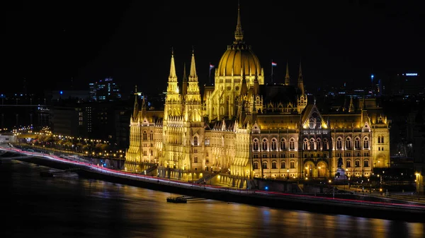 Budapeşte 'deki parlamento binası.