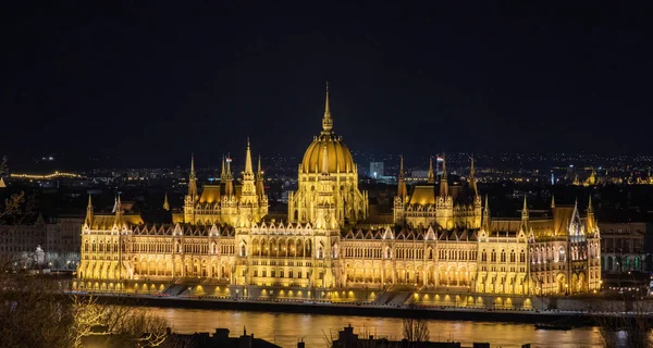 Budapeşte 'deki parlamento binası.