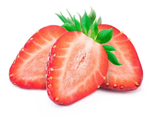 Drei geschnittene Erdbeeren mit Blättern isoliert — Stockfoto