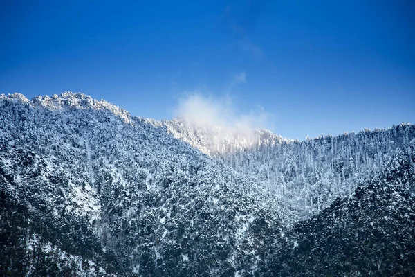 Montagne enneigée au Cachemire en Inde — Photo