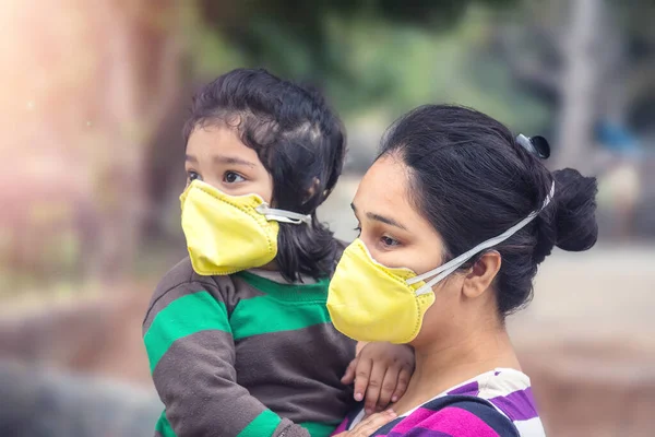 Covid Coronavirus Und Luftverschmutzung Pm2 Konzept Kleine Indische Baby Mädchen — Stockfoto