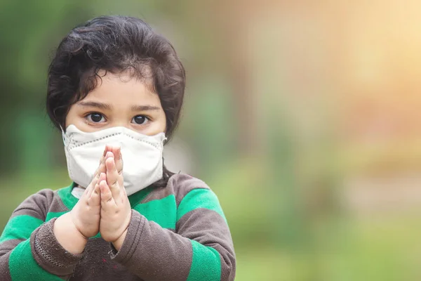 Covid Coronavirus Pollution Air Pm2 Concept Little Indien Bébé Fille — Photo