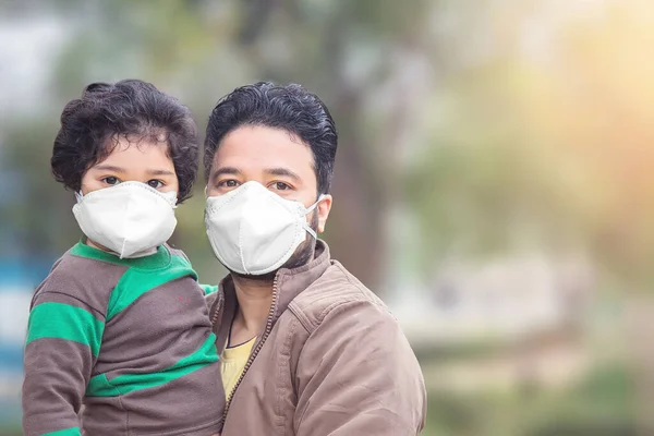 Covid Coronavirus Och Luftföroreningar Pm2 Koncept Liten Indisk Baby Flicka Stockbild