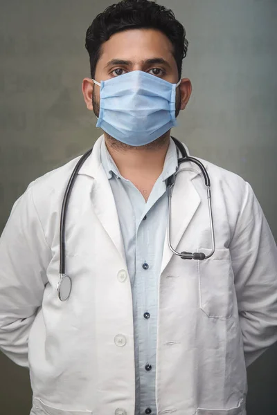 Trabajador Médico Que Usa Mascarilla Facial Para Prevenir Propagación Enfermedad Fotos de stock libres de derechos